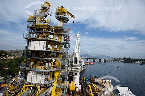  Subject: Pipeline launch tower anchored at STX shipyard on the Conceição Island  / Place: Niteroi city - Rio de Janeiro state (RJ) - Brazil  / Date: 06/2010 