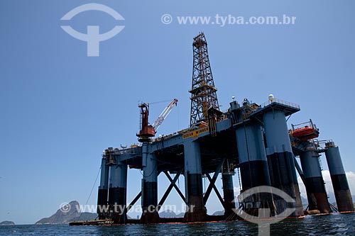  Subject: Floating Platform Ocean Winner with Sugar Loaf in the background / Place: Rio de Janeiro city - Rio de Janeiro state - Brazil / Date: 11/2010 