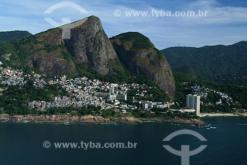  Subject: Aerial view of Vidigal Slum with Sheraton Hotel on the right / Place: Rio de Janeiro city - Rio de Janeiro state - Brazil / Date: 02/2011 