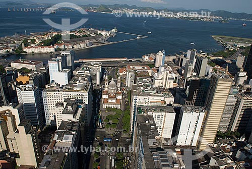 Subject: Aerial view of the Nossa Senhora da Candelaria Church with Guanabara Bay in the background / Place: City center - Rio de Janeiro city - Rio de Janeiro state (RJ) - Brazil / Date: 12/2009 
