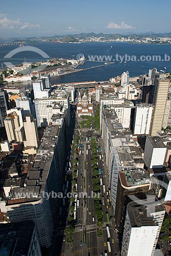  Subject: Aerial view of the Nossa Senhora da Candelaria Church with Guanabara Bay in the background / Place: City center - Rio de Janeiro city - Rio de Janeiro state (RJ) - Brazil / Date: 12/2009 