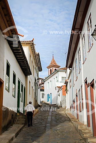  Subject: Man climbing slope / Place: Diamantina city - Minas Gerais state  (MG) - Brazil / Date: 02/2008 