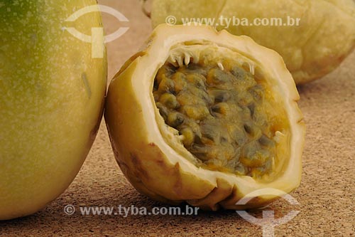  Subject: Passion fruit (Maracuja) / Place: Studio / Date: 12/2008 