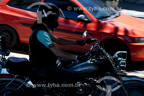  Subject: Motorcyclist in traffic / Place: Rio de Janeiro city - Rio de Janeiro state (RJ) - Brazil / Date: 02/2011 