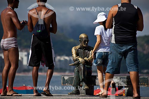 Subject: Statue of the poet Carlos Drummond de Andrade on Post 6 / Place: Copacabana Neighborhood - Rio de Janeiro city - Rio de Janeiro state (RJ) - Brazil / Date: 02/2011 