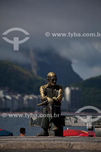 Subject: Statue of the poet Carlos Drummond de Andrade on Post 6 / Place: Copacabana Neighborhood - Rio de Janeiro city - Rio de Janeiro state (RJ) - Brazil / Date: 02/2011 