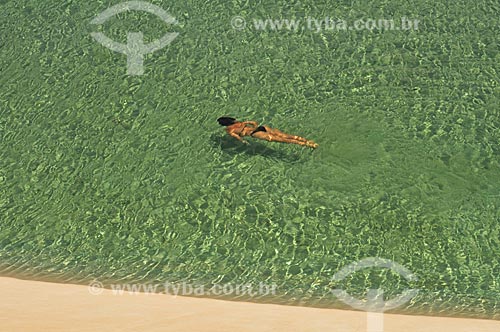  Subject: Woman diving into the lagoon in the Lencois Maranhenses National Park / Place: Barreirinhas city - Maranhao state (MA) - Brazil / Date: 07/2011 