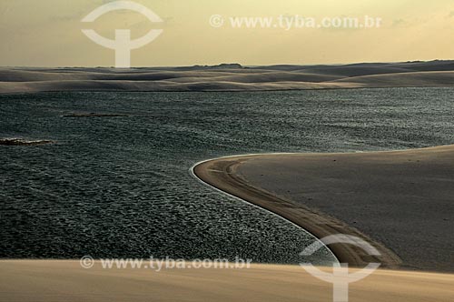  Subject: View of lagoons and dune of Lencois Maranhenses National Park / Place: Santo Amaro city - Maranhao state (MA) - Brazil / Date: 07/2011 