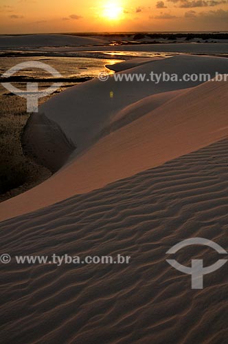  Subject: View of lagoon and dune of Lencois Maranhenses National Park / Place: Santo Amaro city - Maranhao state (MA) - Brazil / Date: 07/2011 