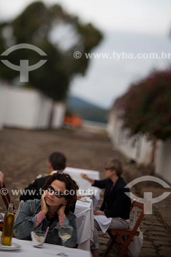  Subject: Tourist in bar table / Place: Paraty city - Rio de Janeiro state (RJ) - Brazil / Date: 07/2011 