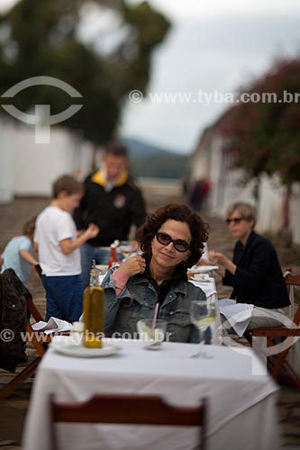  Subject: Tourist in bar table / Place: Paraty city - Rio de Janeiro state (RJ) - Brazil / Date: 07/2011 