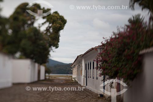  Subject: Street with the paving known as pe de moleque surrounded by the colonial houses / Place: Paraty city - Rio de Janeiro state (RJ) - Brazil / Date: 07/2011 
