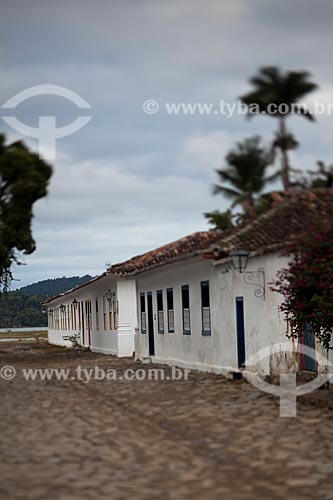  Subject: Street with the paving known as pe de moleque surrounded by the colonial houses / Place: Paraty city - Rio de Janeiro state (RJ) - Brazil / Date: 07/2011 