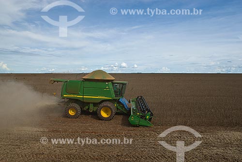  Subject:  Soybean harvest / Place: Baus district - Costa Rica city - Mato Grosso do Sul state (MS) - Brazil / Date: 02/2010 