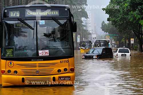  Subject: Street Jardim Botanico flooded  / Place: Jardim Botanico neighborhood - Rio de Janeiro city - Rio de Janeiro state (RJ) - Brazil / Date: 04/2010 