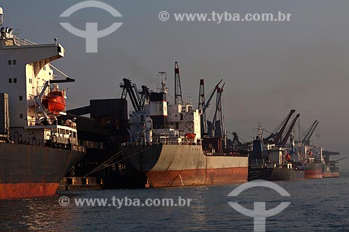  Subject: Ships in the Port of Santos / Place: Santos city - Sao Paulo state (SP) - Brazil / Date: 08/2011  
