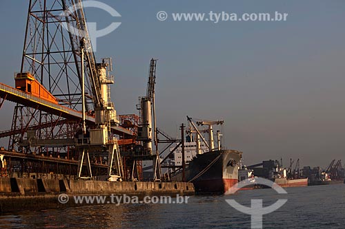  Subject: Ships in the Port of Santos / Place: Santos city - Sao Paulo state (SP) - Brazil / Date: 08/2011  