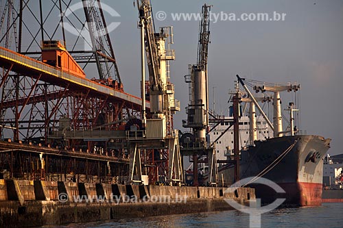  Subject: Ship in the Port of Santos / Place: Santos city - Sao Paulo state (SP) - Brazil / Date: 08/2011  