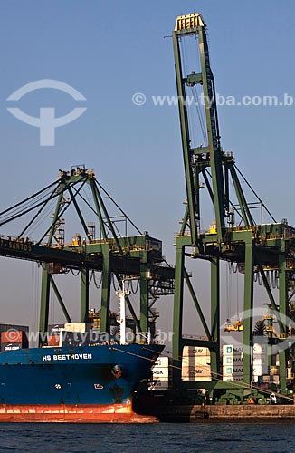  Subject: Ship in the Port of Santos / Place: Santos city - Sao Paulo state (SP) - Brazil / Date: 08/2011  