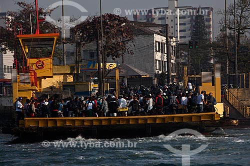  Subject: The ferry that connects Guarujá and Santos cities by Santos Estuary / Place: Santos city - Sao Paulo state (SP) - Brazil / Date: 08/2011  