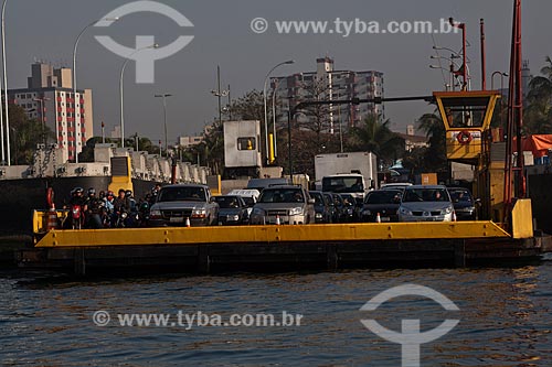  Subject: The ferry that connects Guarujá and Santos cities by Santos Estuary / Place: Santos city - Sao Paulo state (SP) - Brazil / Date: 08/2011  