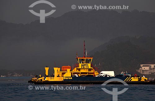  Subject: The ferry that connects Guarujá and Santos cities by Santos Estuary / Place: Santos city - Sao Paulo state (SP) - Brazil / Date: 08/2011  