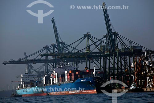  Subject: Ship loaded with containers at the Port of Santos / Place: Santos city - Sao Paulo state (SP) - Brazil / Date: 08/2011  