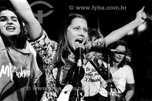  Subject: Vera Fischer with Lucia Verissimo  the left at the Comicio das Diretas in front of Nossa Senhora da Candelaria Church / Place: Rio de Janeiro city - Rio de Janeiro state (RJ) - Brazil / Date: 04/1984 