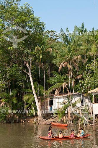  Subject: Canoe with riverines on Paramajo River Paramajo / Place: Para state (PA) - Brazil / Date: 11/2009 