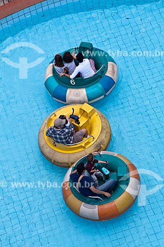  Subject: People playing with float in a pool in amusement park / Place: Belo Horizonte city - Minas Gerais state (MG) - Brazil / Date: 02/11/2011 