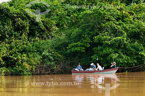  Subject: Fishermen on boat at Miranda River / Place: Corumba city - Mato Grosso do Sul state (MS) - Brazil / Date: 10/2010 
