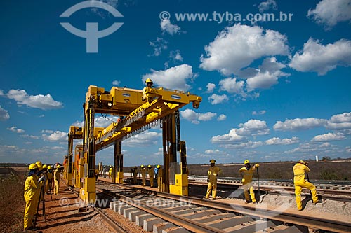  Subject: Transportation equipment and placing sleepers of the Railroad Transnordestina - TLSA - Transnordestina Logística S/A / Place: Salgueiro city - Pernambuco state (PE) - Brazil / Date: 10/2011 