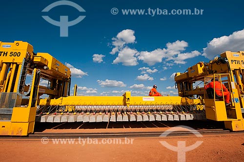 Subject: Transportation equipment and placing sleepers of the Railroad Transnordestina - TLSA - Transnordestina Logística S/A / Place: Salgueiro city - Pernambuco state (PE) - Brazil / Date: 10/2011 