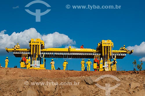  Subject: Transportation equipment and placing sleepers of the Railroad Transnordestina - TLSA - Transnordestina Logística S/A / Place: Salgueiro city - Pernambuco state (PE) - Brazil / Date: 10/2011 