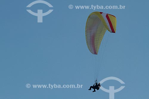  Subject: Man in paraglider / Place: Rio de Janeiro city - Rio de Janeiro state (RJ) - Brazil / Date: 07/2011 
