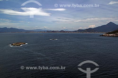  Subject: Stone slabs in the sea in front of Barra da Tijuca / Place: Barra da Tijuca neighborhood - Rio de Janeiro city - Rio de Janeiro state (RJ) - Brazil / Date: 01/2012 