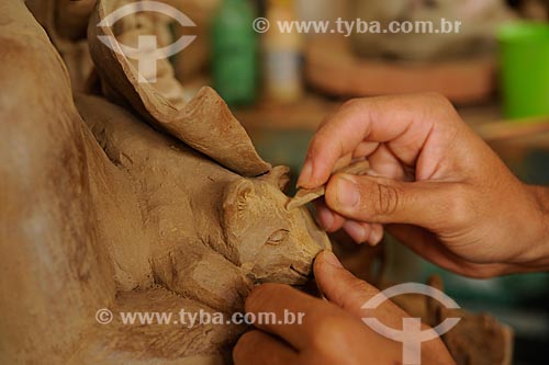  Subject: Sculpture in ceramic - Work of artisan Denio / Place: Aracaui city - Minas Gerais state (MG) - Brazil / Date: 11/2011 