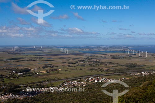  Subject: Aerial view of the city of Osorio with Ventos do Sul Wind Farm in the background / Place: Osorio city - Rio Grande do Sul state (RS) - Brazil / Date: 09/2011 