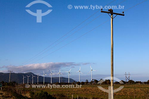  Subject: Post with wind power generators in Osorio wind farm in the background / Place: Osorio city - Rio Grande do Sul state (RS) - Brazil / Date: 09/2011 