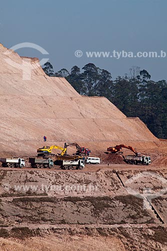  Subject: Earthmoving of Sitio Floresta Sanitary Landfill / Place: Sao Paulo city - Sao Paulo state (SP) - Brazil / Date: 09/2011 
