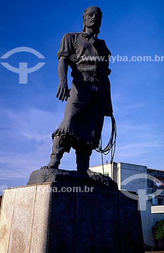  Subject: Statue of Laçador - Was modelled the folklorist Paixao Cortes / Place: Porto Alegre city - Rio Grande do Sul state (RS) - Brazil / Date: 06/2006 