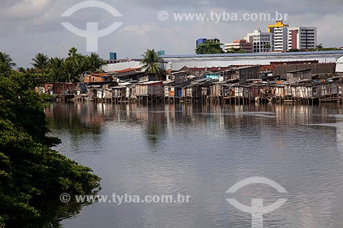  Subject: Slum on the banks of Capibaribe River / Place: Recife city - Pernambuco state (PE) - Brazil / Date: 12/2011 