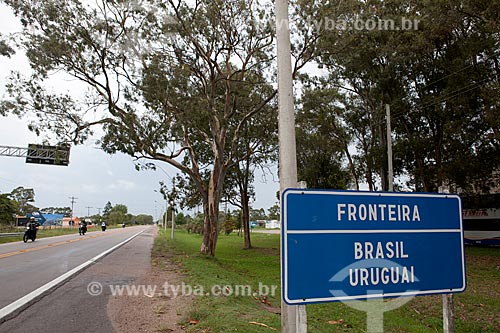  Subject: Plaque in Brazil-Uruguay border / Place: Chui city - Rio Grande do Sul state (RS) - Brazil / Date: 02/2012 