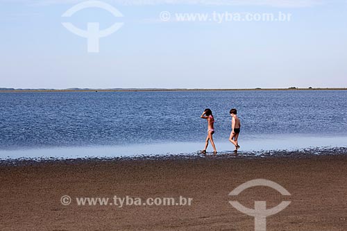  Subject: Children in Lagoa do Peixe / Place: Tavares city - Rio Grande do Sul state (RS) - Brazil / Date: 02/2012 