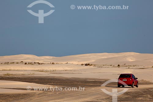  Subject: Car in dunes at Lagoa do Peixe National Park / Place: Tavares city - Rio Grande do Sul state (RS) - Brazil / Date: 02/2012 