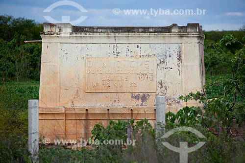  Subject: Well constructed by the National Department of Works Against Drought in potiguar inside / Place: Mossoro city - Rio Grande do Norte state (RN) - Brazil / Date: 03/2012 