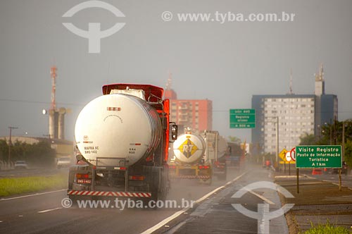  Subject: Rain in Regis Bittencourt Highway - BR-116  in height of Registro city / Place: Registro city - Sao Paulo state (SP) - Brazil / Date: 02/2012 