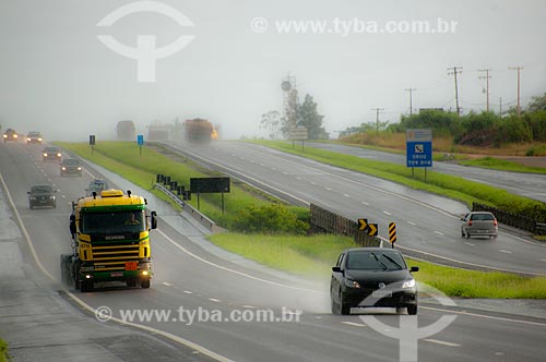  Subject: Rain in Regis Bittencourt Highway - BR-116  in height of Registro city / Place: Registro city - Sao Paulo state (SP) - Brazil / Date: 02/2012 