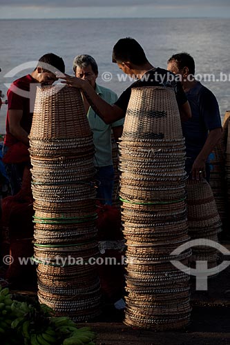  Subject: Straw baskets to transport of acai fruit-  Market of Santa Ines Ramp (Acai Ramp) / Place: Macapa city - Amapa state (AP) - Brazil / Date: 04/2012 