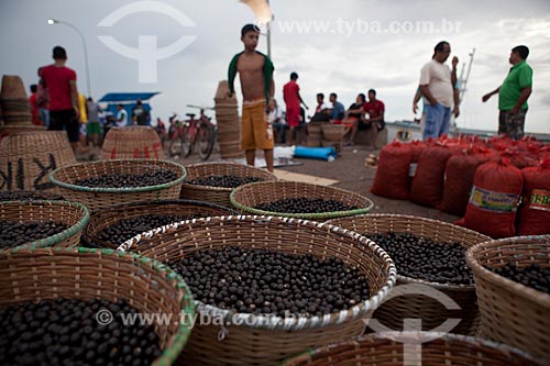  Subject: Commerce of acai fruit in the Market of Santa Ines Ramp (Acai Ramp) / Place: Macapa city - Amapa state (AP) - Brazil / Date: 04/2012 